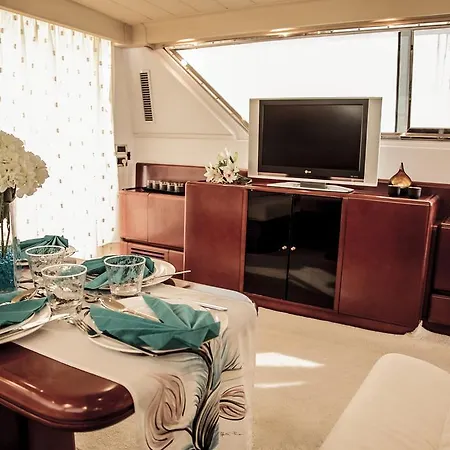 Úszó hotel Posillipo Technema 64ft *