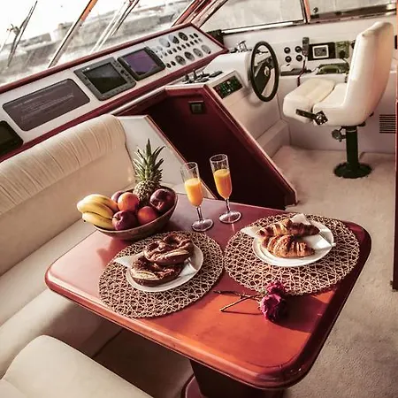 보트호텔 Posillipo Technema 64ft 아테네